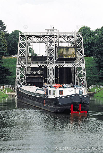 ascenceur  bateaux Bracquegnies

boat lift at Bracquegnies